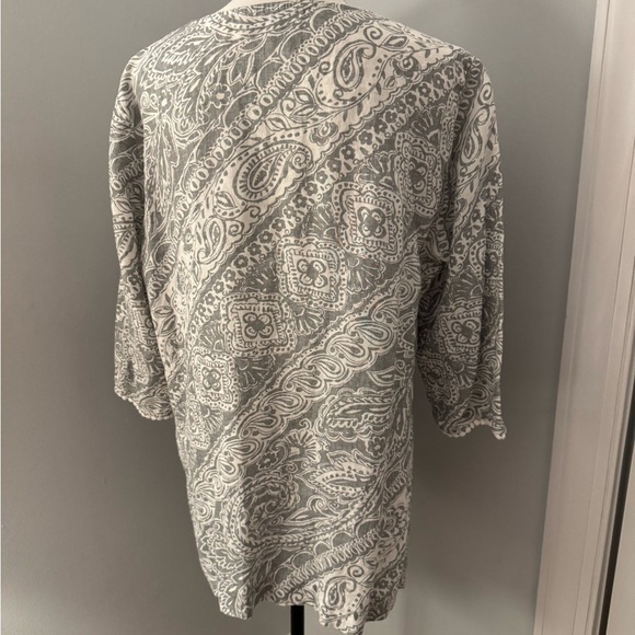 Jones New York Linen Blouse with Crochet Detailing. Gray/white Size Large - Picture 4 of 8